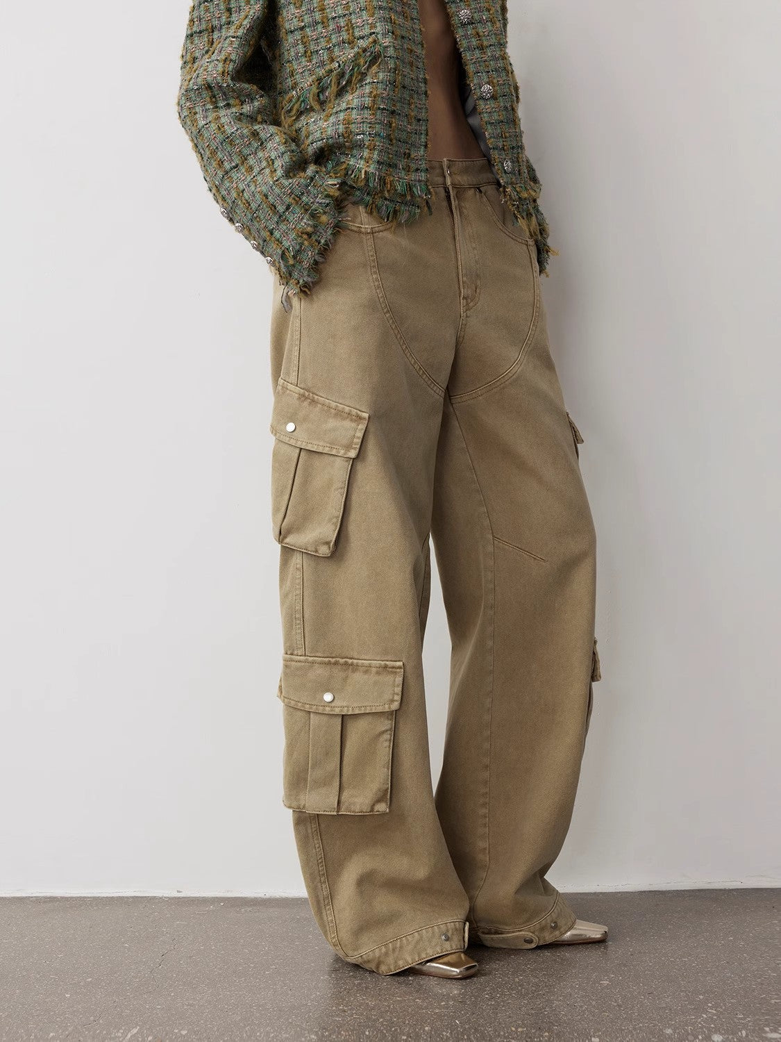 Nostalgic Wasteland Distressed Jeans – Urban Heavy-Wash Denim