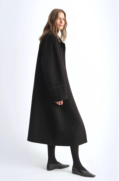 Riveted Lapel Wool Coat – Autumn & Winter Elegance