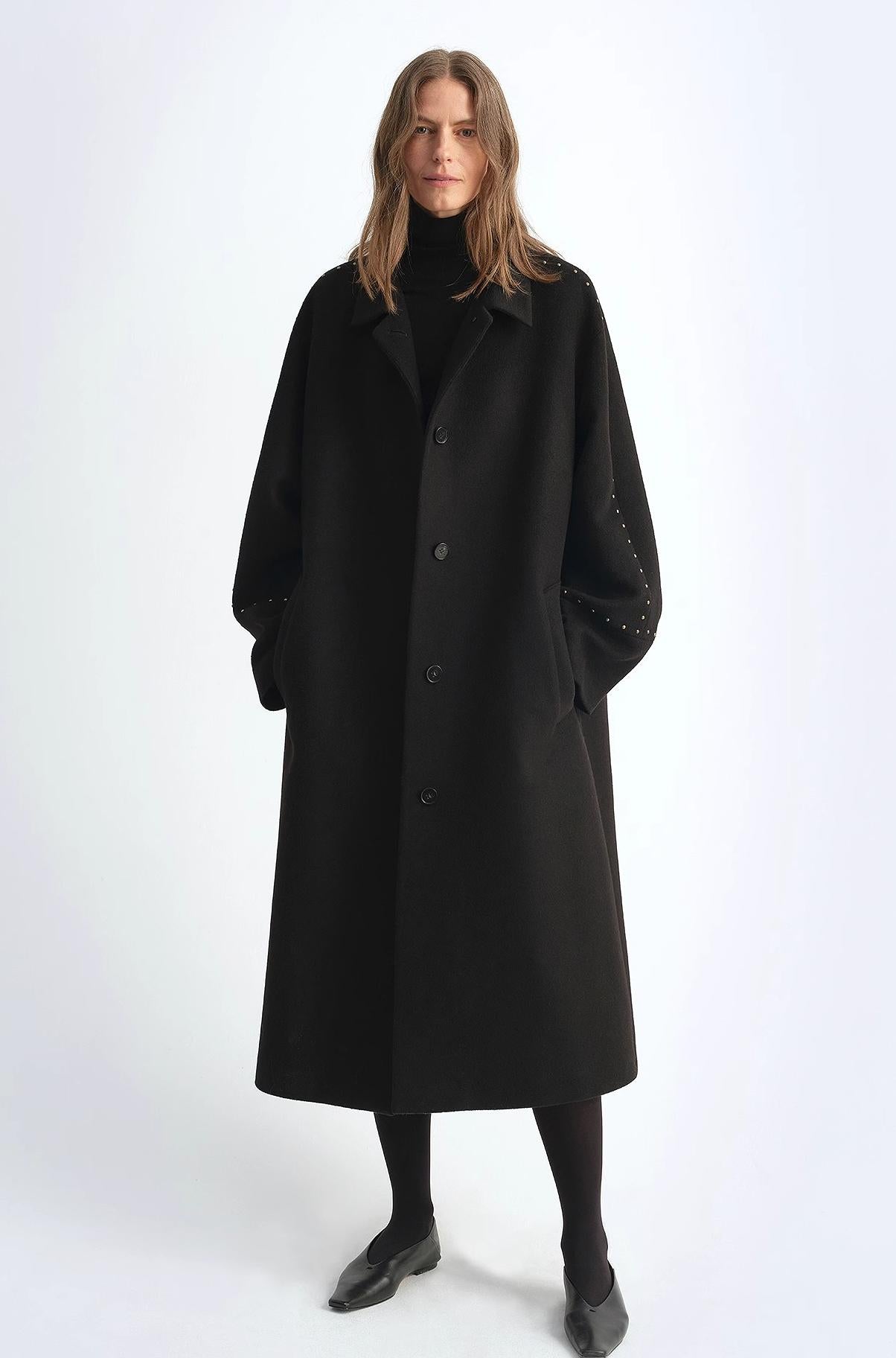 Riveted Lapel Wool Coat – Autumn & Winter Elegance
