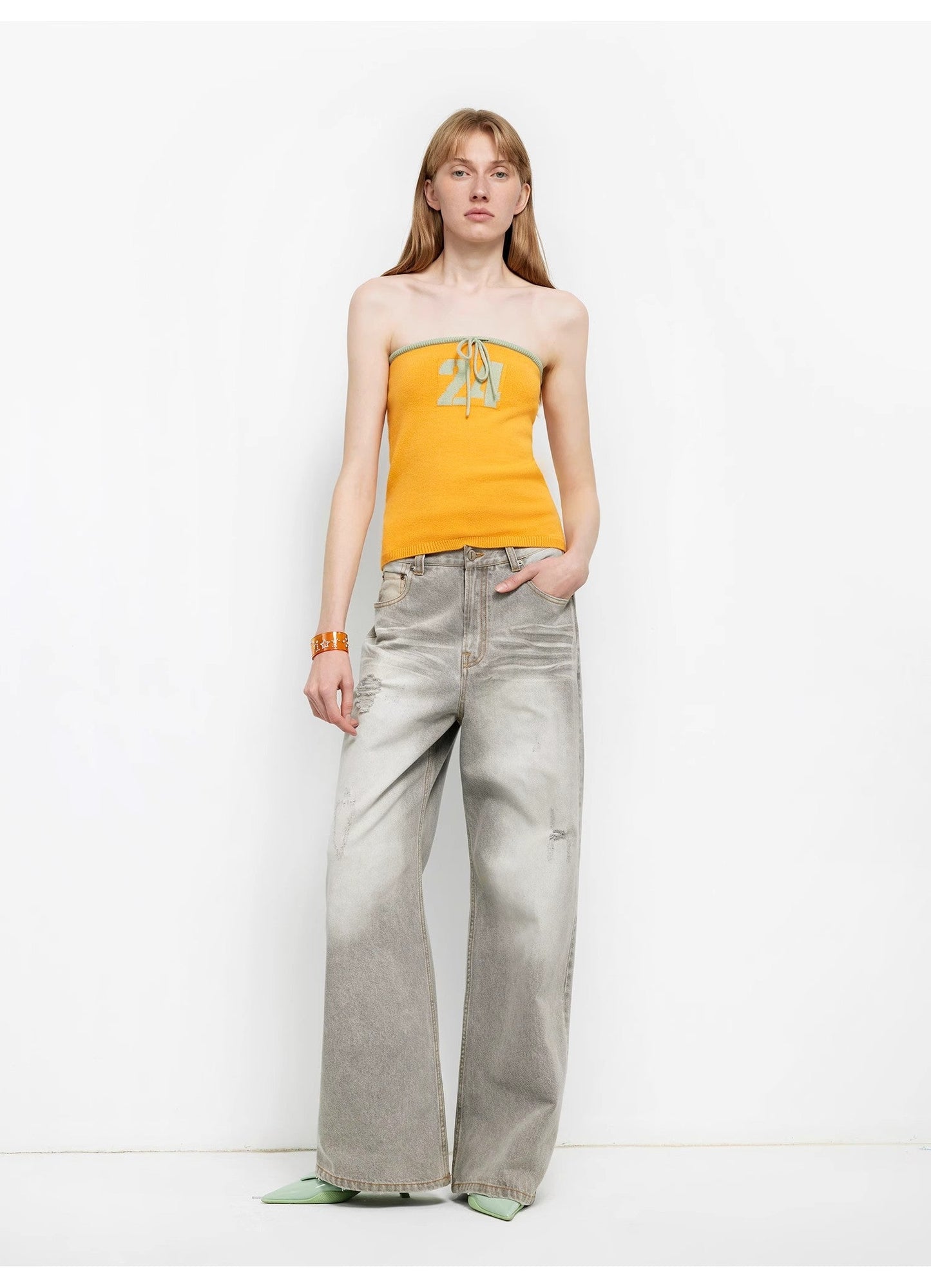Heavy-Wash Light Gray Wide-Leg Jeans – Vintage Comfort & Style