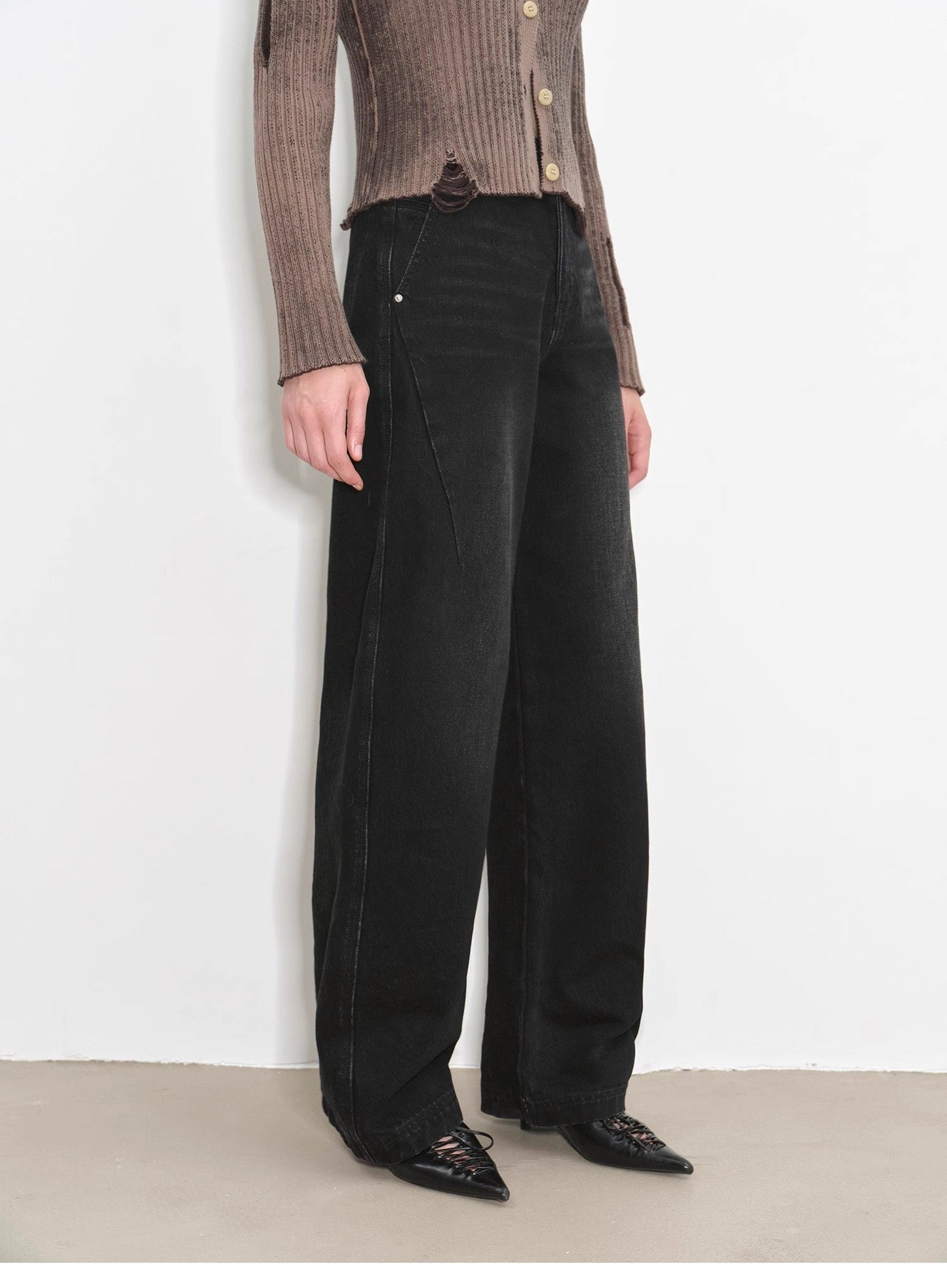 Slim and Durable Mid-Rise Curved Knife Cotton Washed Jeans