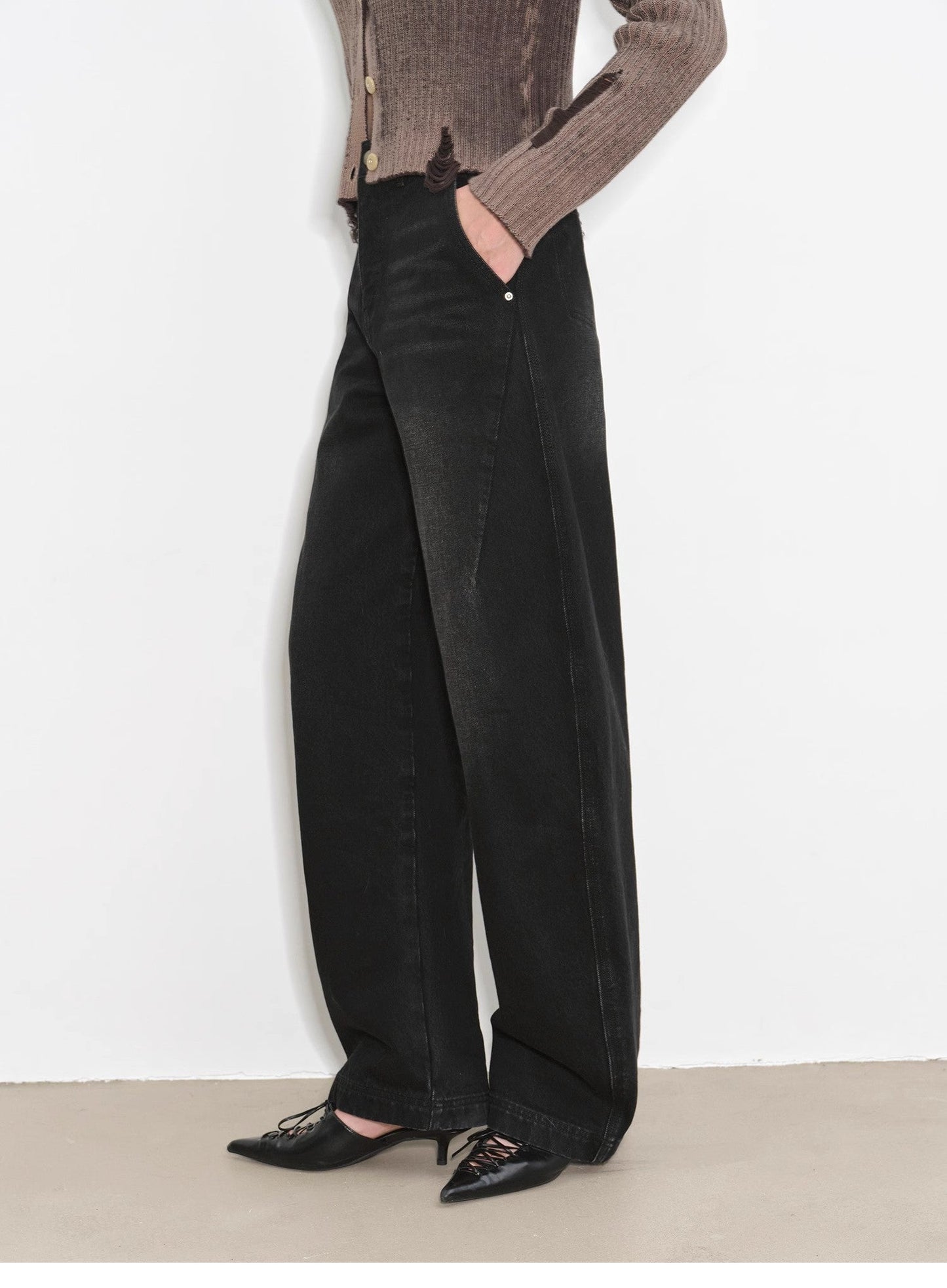 Slim and Durable Mid-Rise Curved Knife Cotton Washed Jeans