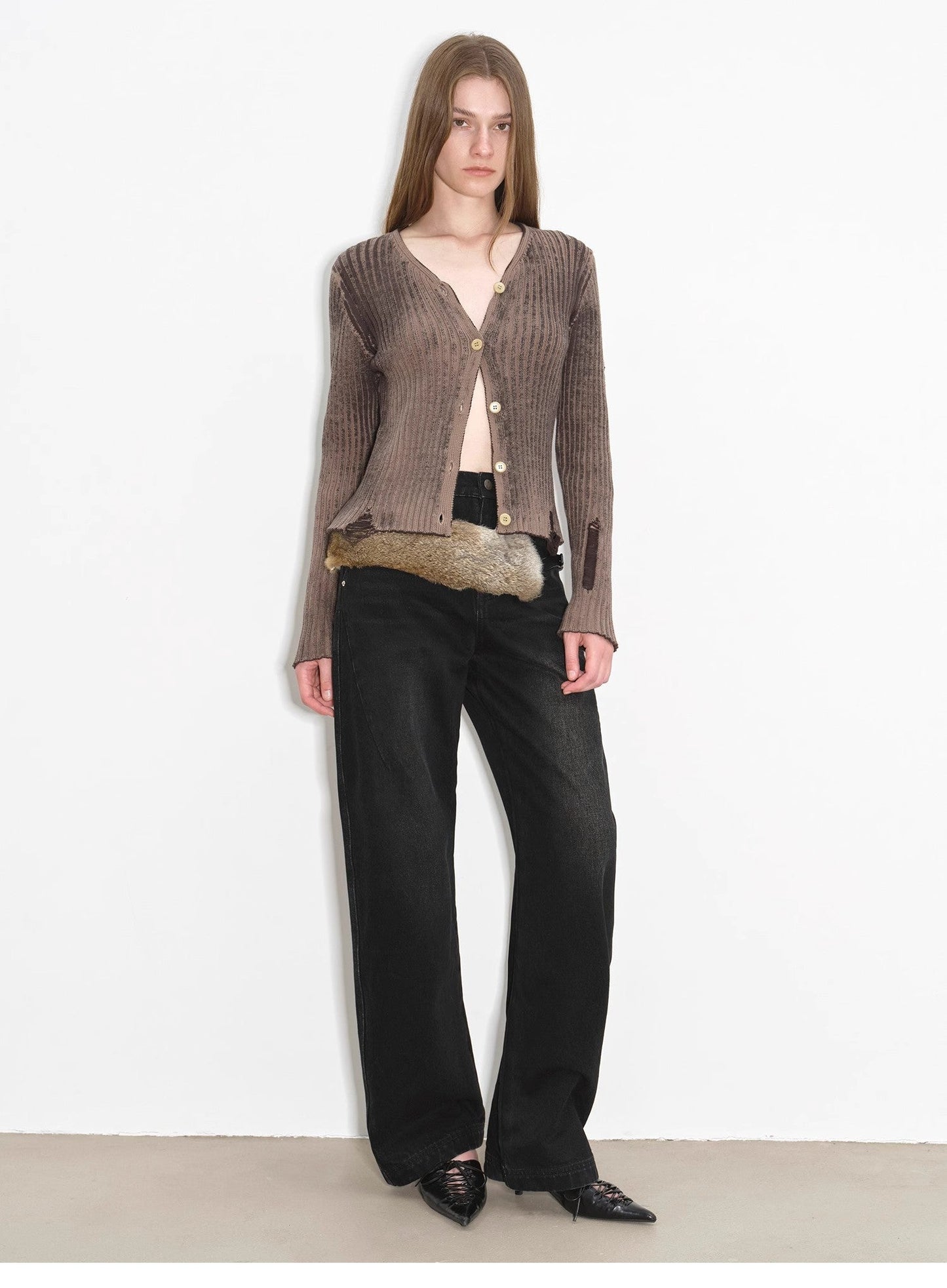 Slim and Durable Mid-Rise Curved Knife Cotton Washed Jeans